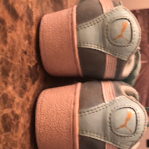 3/$15 Kids puma shoes size 3 - Picture 3 of 3